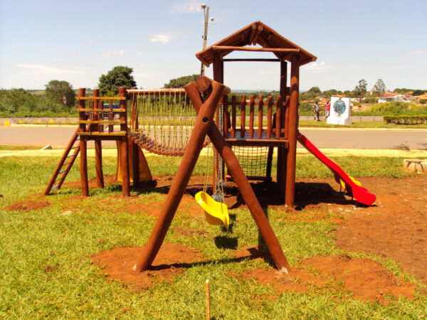 Playground em Eucalipto Tratado - Firminopólis - Fibras e Metais