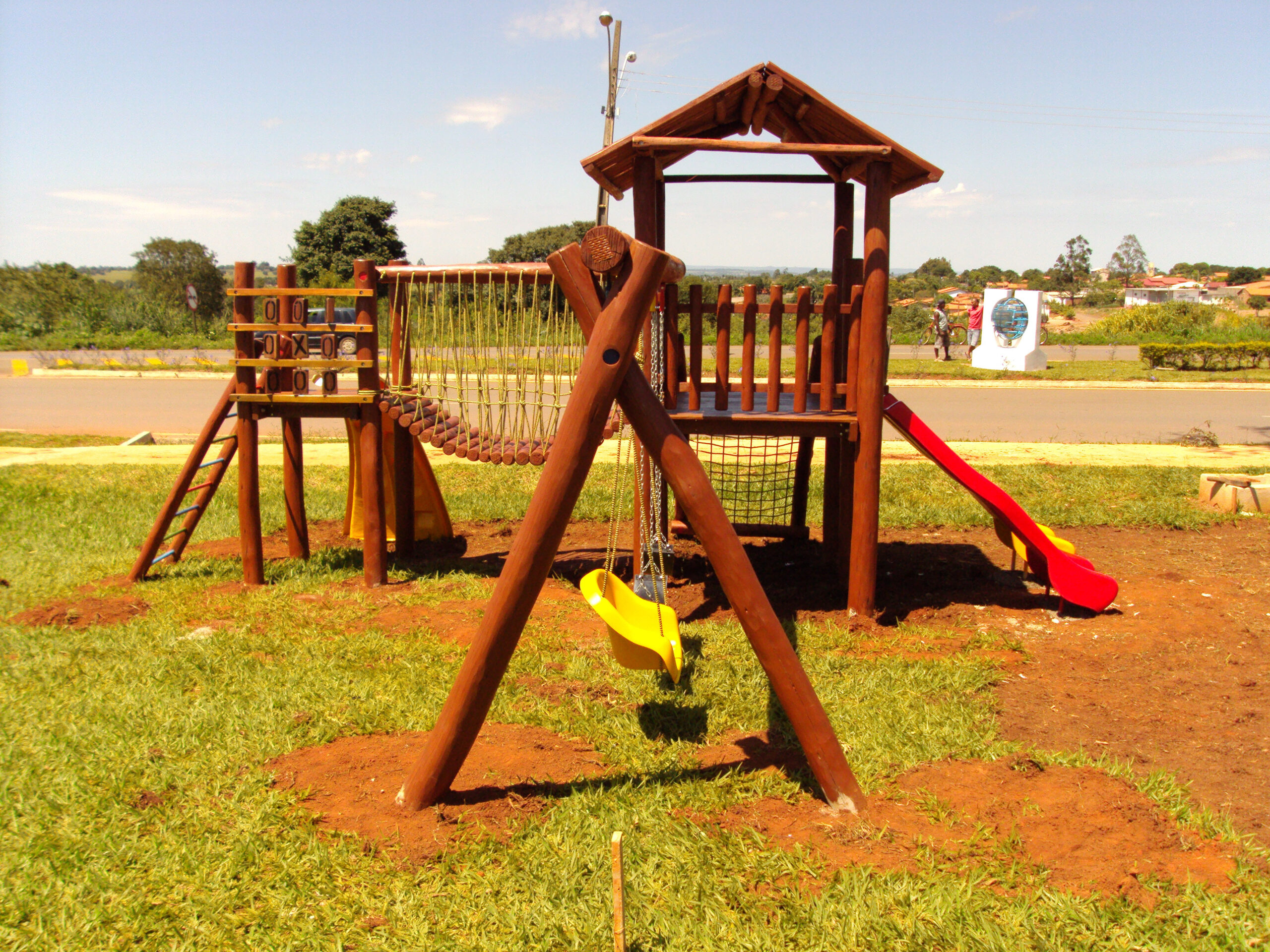 Playground em Eucalipto Tratado - Firminopólis - Fibras e Metais