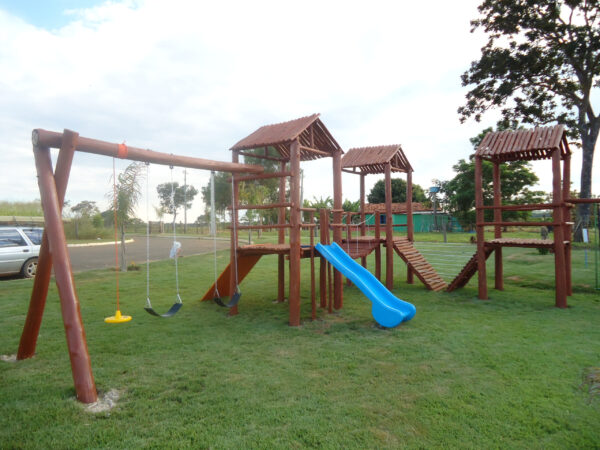 Playground em Eucalipto - Trindade - Fibras e Metais